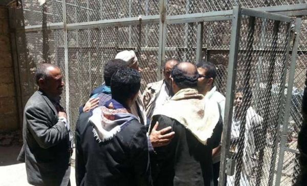الحوثيون يقولون إنهم أفرجوا عن 59 معتقلاً من أنصار الشرعية