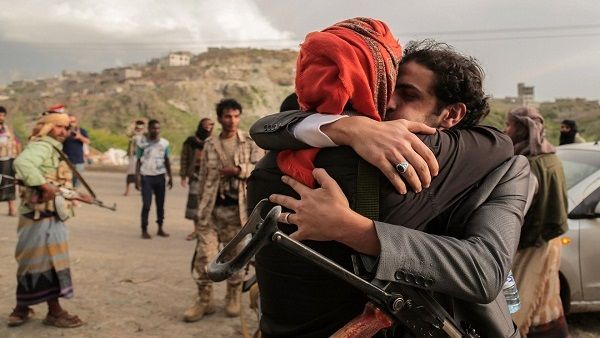 نجاح تبادل أسرى بين المقاومة الشعبية ومليشيا الحوثي في تعز