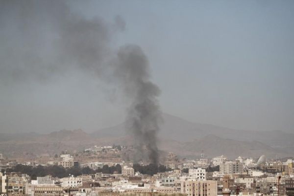 غارات عنيفة للتحالف العربي في عدة محافظات يمنية