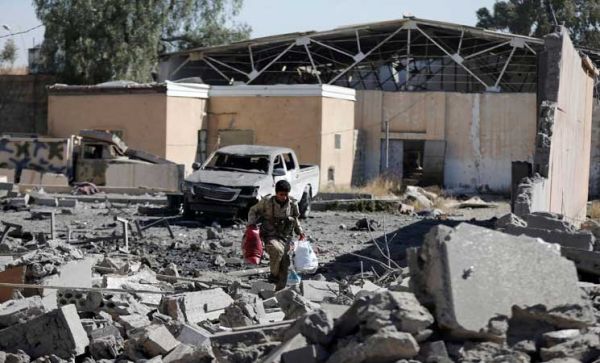 مقاتلات التحالف العربي تكثف غاراتها على مواقع الحوثيين في اليمن