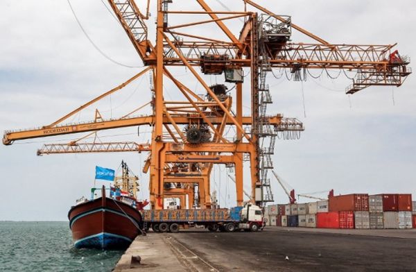 التحالف العربي: ميناء الحديدة سيبقى مفتوحا لشهر رغم الهجوم
