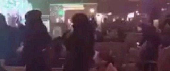 حفل مختلط على شاطئ سعودي يشعل غضباً.. أمير المنطقة يوقف الفعاليات ويفتح تحقيقاً  (فيديو)