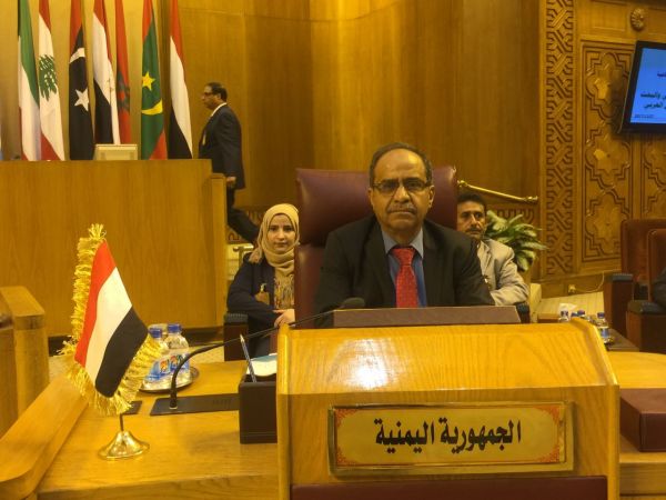 الحكومة تتهم الحوثيين بانتهاك حرمة الجامعات وتعطيل المسيرة التربوية
