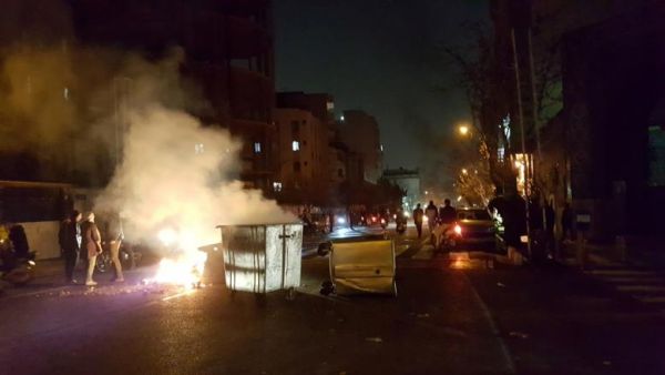 14 قتيلا بإيران وروحاني يهدد المتظاهرين بـ