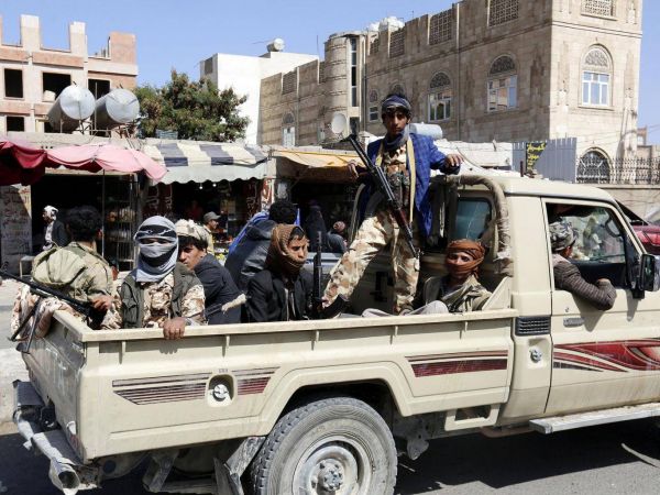 سلطات الحوثي تفتح باب التجنيد الطوعي في صنعاء