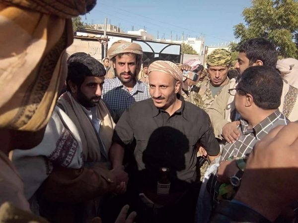 وصول العميد طارق صالح إلى خيمة عزاء الزوكا في شبوة (صورة)
