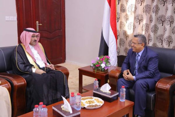 بن دغر يلتقي السفير آل جابر ويطالب بلجنة خبراء سعوديين للإشراف على الوديعة السعودية