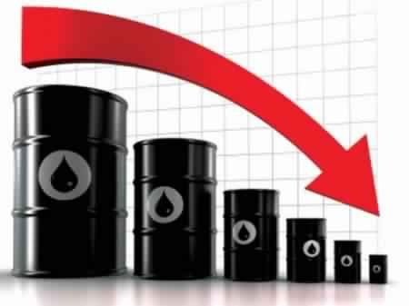النفط يتراجع بفعل زيادة مخزونات الوقود الأمريكي
