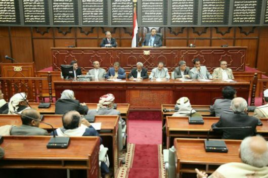 ما دلالات اجتماع القيادي الحوثي صالح الصماد بأعضاء البرلمان في صنعاء؟ (تقرير)