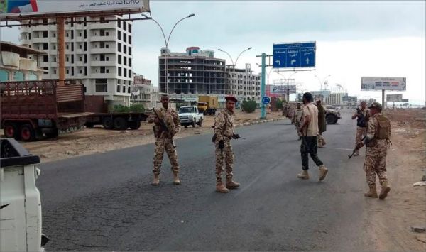 قوات تابعة للانتقالي تنفذ حملة اعتقالات بحق جنود يتبعون معسكرات الشرعية بعدن