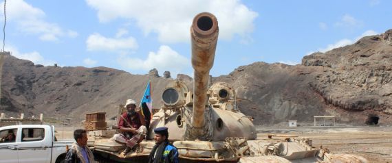 هل بات اليمن على أبواب الانفصال؟ معركة عدن تكشف تصدُّعات التحالف وتبدُّل الولاءات