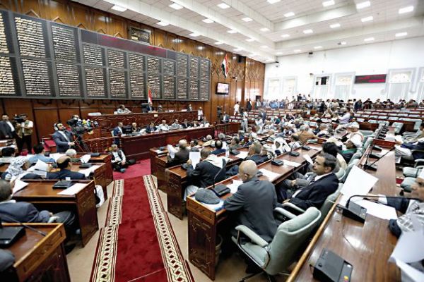 صحيفة: أعضاء البرلمان الموالون للشرعية سيعقدون جلساتهم في عدن