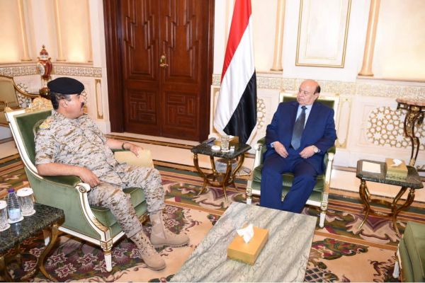 هادي يلتقي محافظ إب ويؤكد اهتمام الدولة بدحر الحوثيين