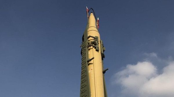 ما هو الصاروخ الباليستي الجديد الذي كشفت عنه إيران؟