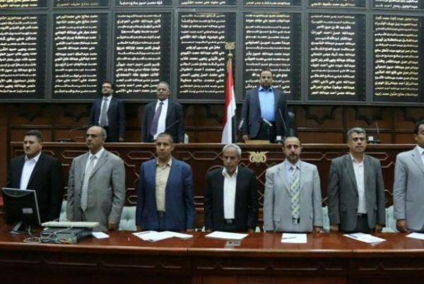 الحوثيون يأمرون نواب صنعاء بالموافقة على 16 قانوناً جديداً