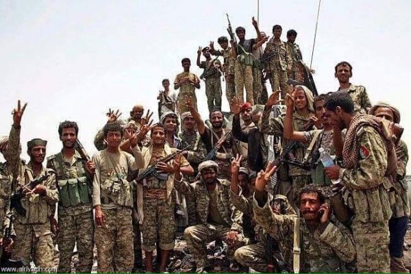 متحدث عسكري: الشرعية تسعى لإخراج 15 ضابطا برتب عالية من صنعاء