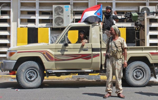 بينما يجري تهميش حكم هادي .. انفصال جنوب اليمن ينتعش برعاية إماراتية (ترجمة خاصة)