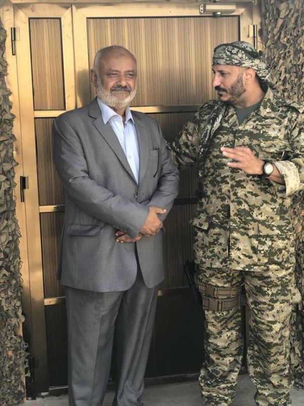 طارق يزور جبهة الساحل الغربي ويلتقي قيادات عسكرية بتنسيق إماراتي