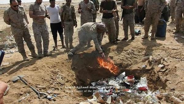 حجة.. إتلاف 27 كيلوجرام حشيش كانت بحوزة الحوثيين في ميدي (صور)