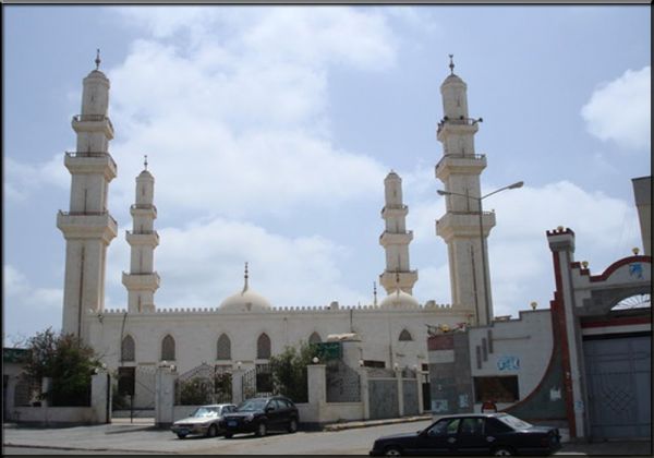إمام مسجد في عدن يعلن 