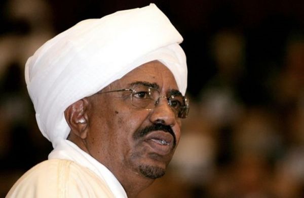 الرئيس السوداني يقيل رئيس أركان الجيش الفريق عماد عدوي