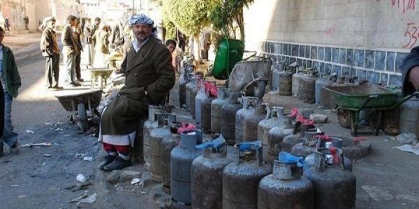 تجدّد أزمة الغاز المنزلي في صنعاء والأسعار ترتفع 400%