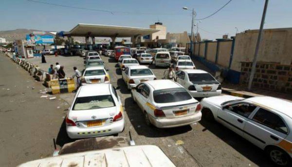 الرئيس هادي يوجه بإعفاء الرسوم الجمركية على المشتقات النفطية