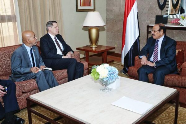 الفريق محسن يناقش مع السفير الأمريكي الأزمة اليمنية والأخير يؤكد دعم بلاده للشرعية