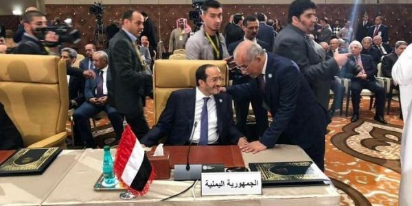 يمنيون يسخرون من حضور وزير الزراعة مؤتمرا عربيا بدلا عن وزير الداخلية
