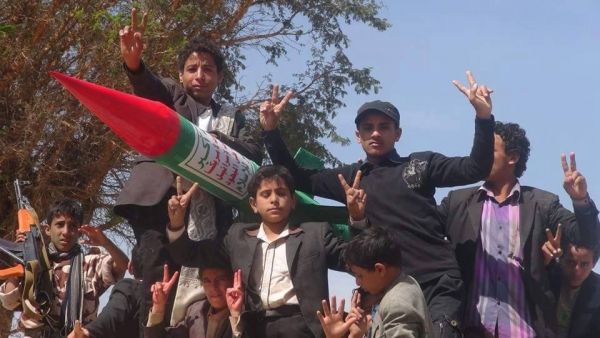 مسؤول حكومي: رسوم الحوثيين المالية على الطلاب تدفعهم للتجنيد الإجباري