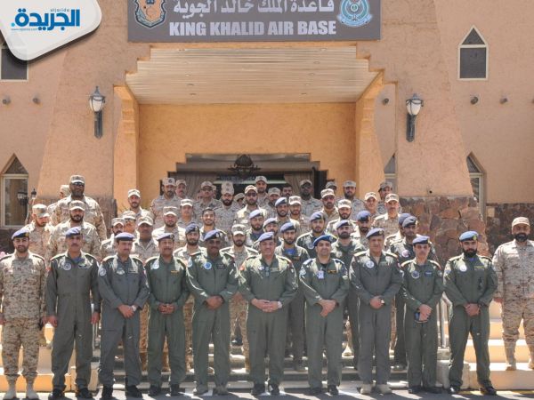 قائد القوة الجوية الكويتية يتفقد القوات المشاركة في اليمن