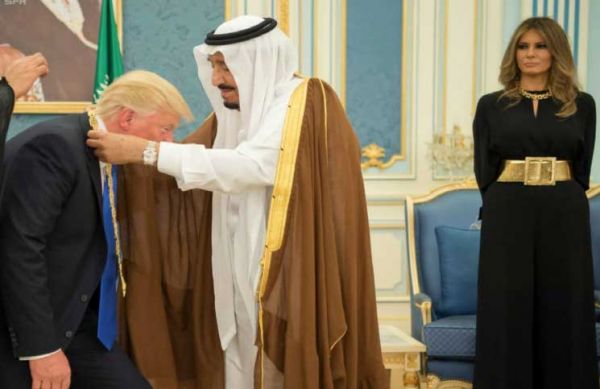 واشنطن بوست: ترامب طلب 4 مليارات دولار من السعودية لتمويل الخروج الأمريكي من سوريا