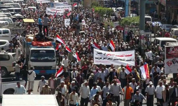 مسيرات تجوب شوارع تعز تطالب الشرعية والتحالف باستكمال تحرير المحافظة