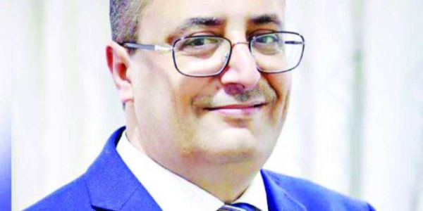 وزير في الشرعية يُرجع سبب استقالته إلى منع هادي من العودة وسلب القرار السيادي من قبل التحالف