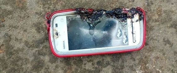 فتاة تلقى حتفها بسبب انفجار مفاجئ أثناء استخدام الهاتف (صور)