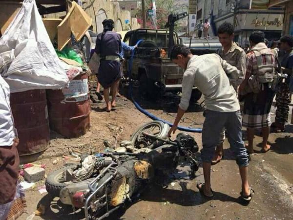 انفجار عبوة ناسفة في طقم عسكري تابع لقيادة محور تعز وإصابة ثمانية مدنيين