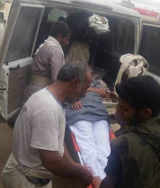 مليشيا الحوثي تفرج عن مختطف بعد إصابته بشلل تام (صور)