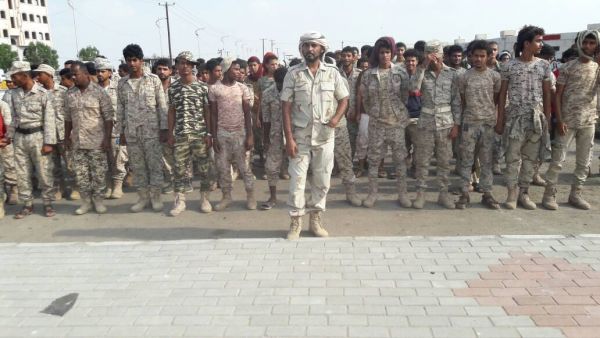 وقفة احتجاجيه لعشرات الجنود في عدن للمطالبة بتسوية أوضاعهم