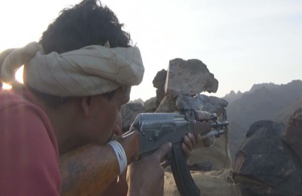 مقتل وجرح عدد من مسلحي الحوثي وجنديين من الجيش في مواجهات بجبهة مريس