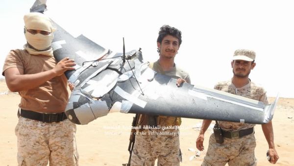 الجيش يعلن إسقاطه طائرة استطلاع تابعة للحوثيين في ميدي