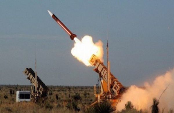 السعودية تعترض صاروخا بالستيا أطلقه الحوثيون فوق نجران