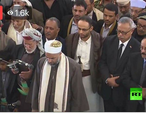 الحوثيون يشيعون جثمان الصماد في ميدان السبعين بحضور قيادات من الجماعة