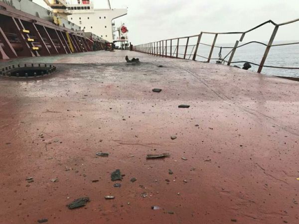 التحالف يفتح تحقيقا بشأن السفينة التركية التي وقع بها انفجار قرب ميناء الحديدة