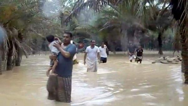 السفير السعودي: بدأنا رفع أضرار الإعصار بسقطرى تمهيدا لوصول الاغاثة والايواء