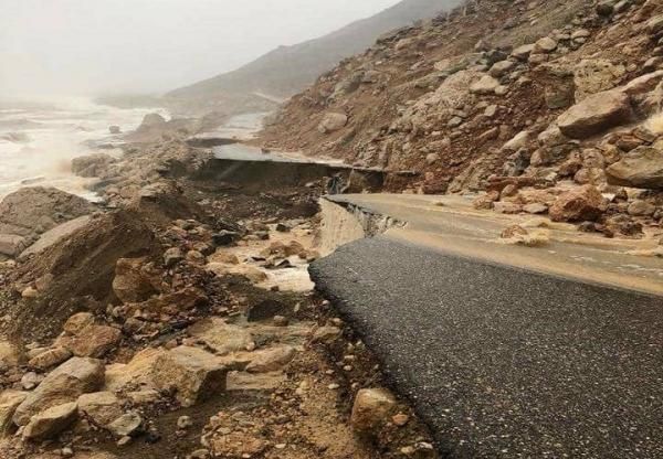 انهيار شبكة الطرق في سقطرى بسبب إعصار 