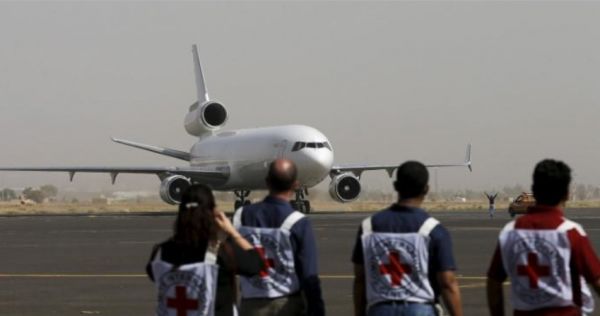 الصليب الأحمر يسحب 71 من موظفيه الأجانب في اليمن