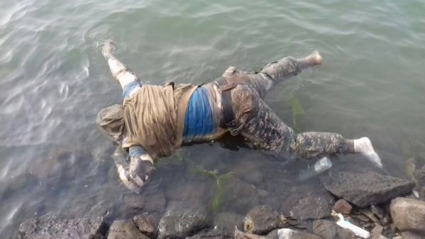 مسلحون مجهولون يغتالون مواطناً في الشيخ عثمان ويرمون جثته في البحر