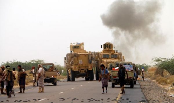 التحالف العربي يدك مواقع للحوثيين في مطار الحديدة