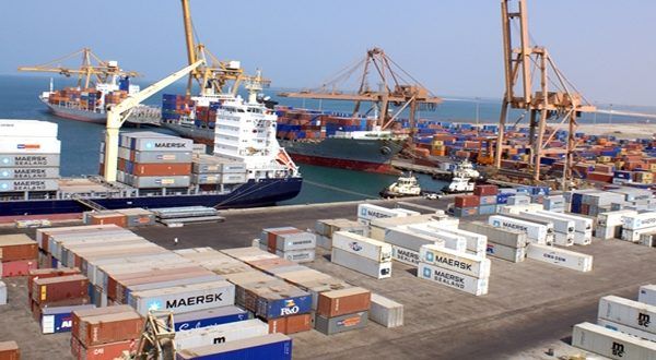 رجل أعمال يمني يتهم الحوثيين بنهب بضائعه من ميناء الحديدة