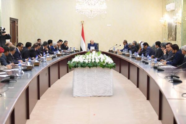 الرئيس هادي: أداء بعض الوزراء والمسؤولين لم يكن مقنعا